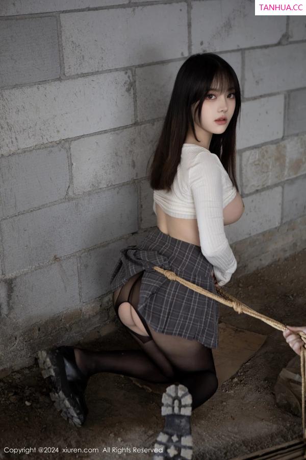 豆瓣酱  [XiuRen]高清写真图 2024.04.23 No.8439 豆瓣酱 美腿黑丝第28张图片